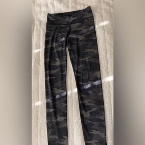 Women’s athleta camo leggings!
